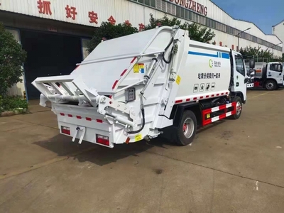 東風(fēng)小多利卡6方壓縮式垃圾車 高效環(huán)衛(wèi)的可靠伙伴